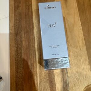 SkinMedica HA5 Hydrator in Silver Box